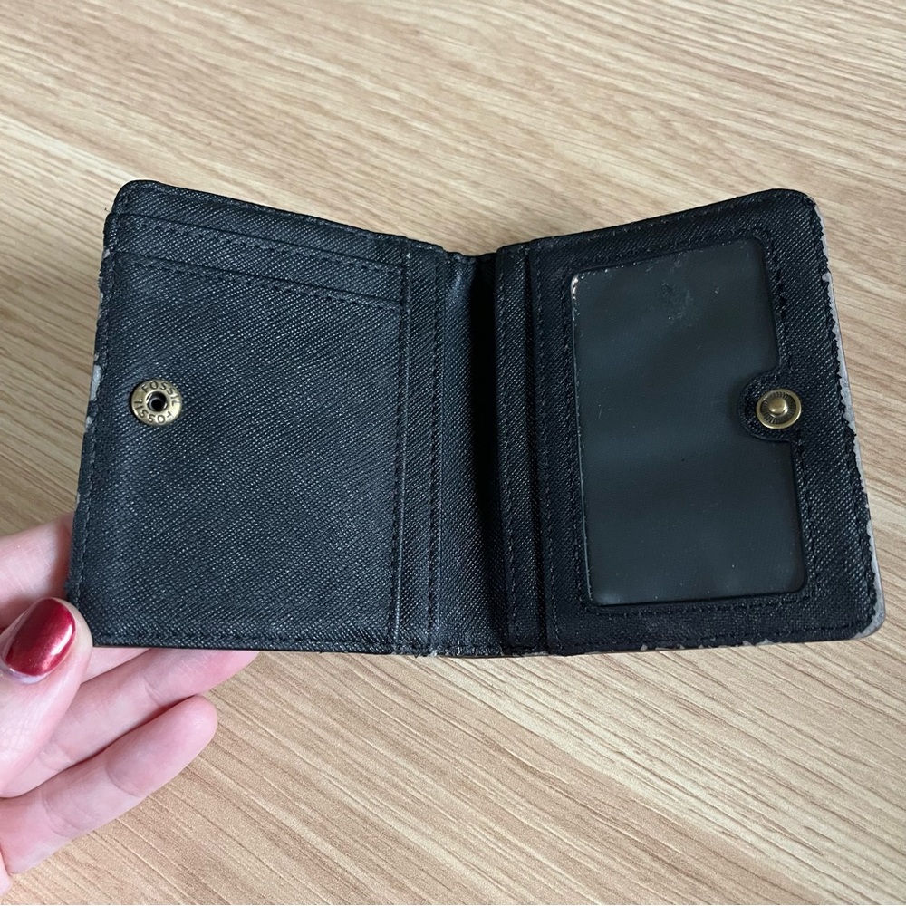 Fossil Spotted Wallet - Picture 4 of 8